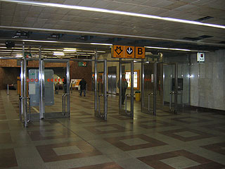 Besopok - vstup u turniketů